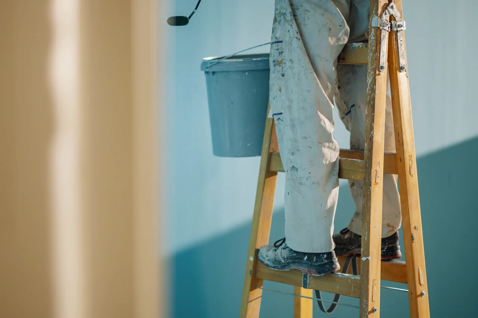 Trabajos de pintura en una casa de Orcoyen